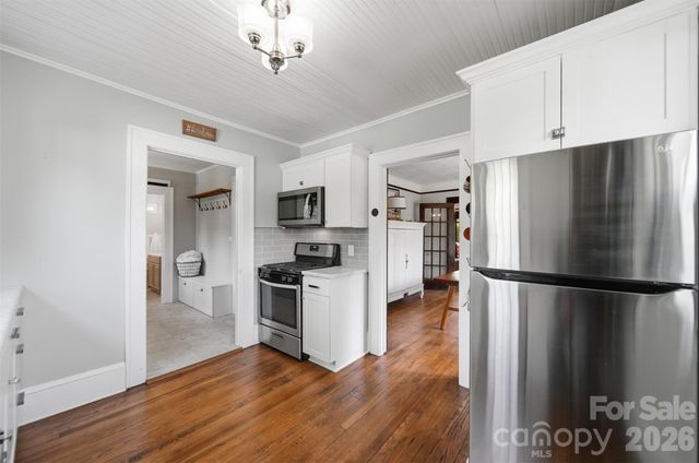 201 East Avenue, Morganton, NC 28655