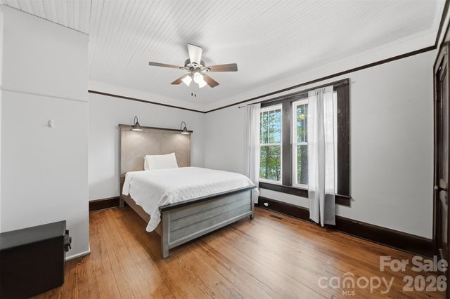 201 East Avenue, Morganton, NC 28655