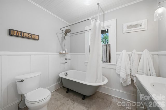 201 East Avenue, Morganton, NC 28655