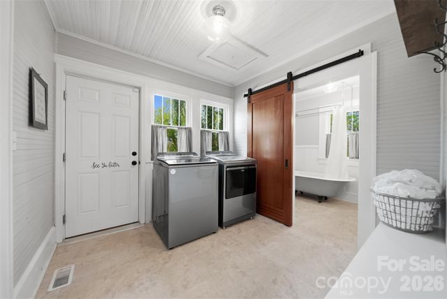 201 East Avenue, Morganton, NC 28655