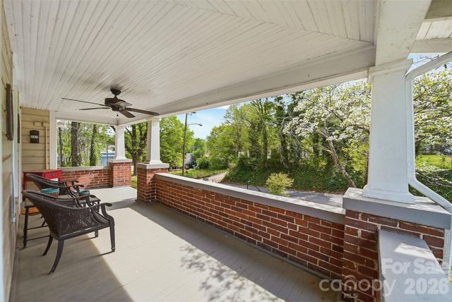 201 East Avenue, Morganton, NC 28655