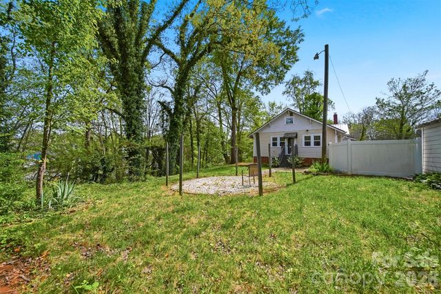 201 East Avenue, Morganton, NC 28655