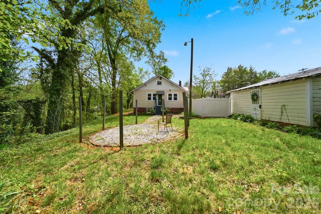 201 East Avenue, Morganton, NC 28655