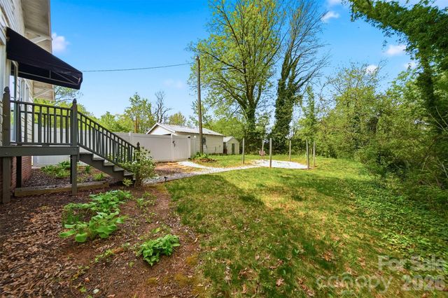 201 East Avenue, Morganton, NC 28655
