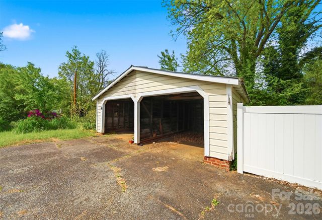 201 East Avenue, Morganton, NC 28655