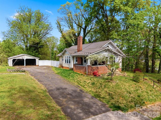 201 East Avenue, Morganton, NC 28655
