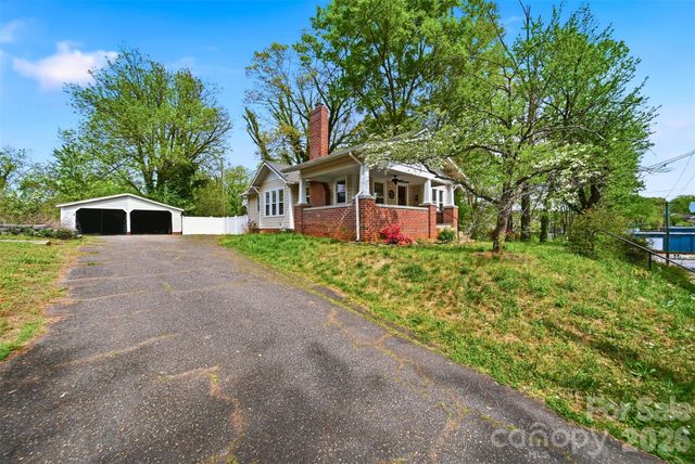 201 East Avenue, Morganton, NC 28655