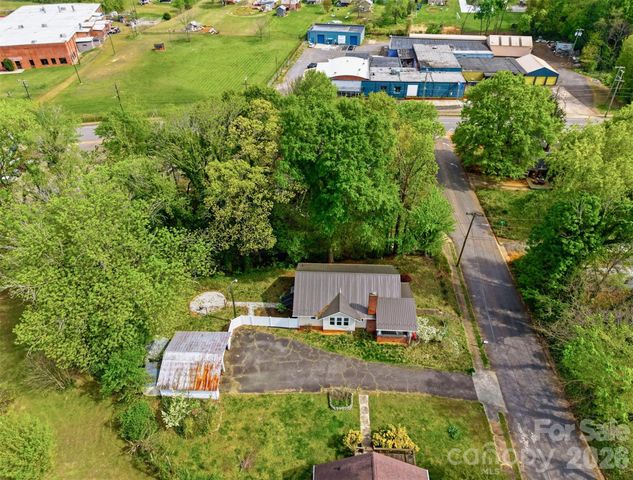 201 East Avenue, Morganton, NC 28655