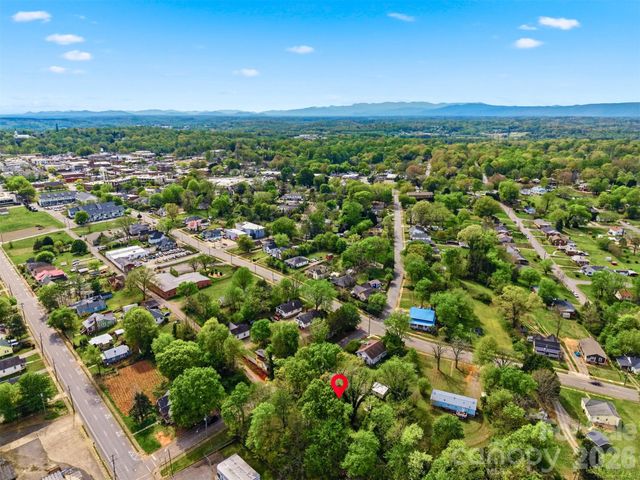 201 East Avenue, Morganton, NC 28655