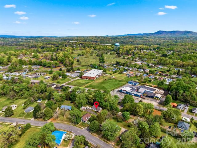 201 East Avenue, Morganton, NC 28655