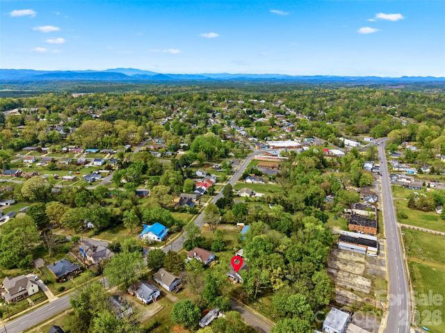 201 East Avenue, Morganton, NC 28655