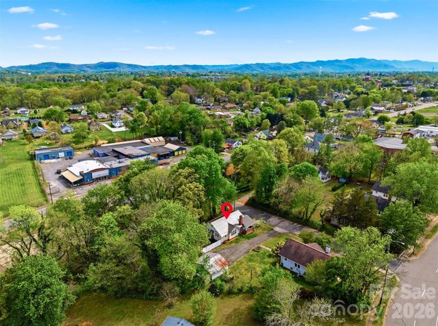 201 East Avenue, Morganton, NC 28655