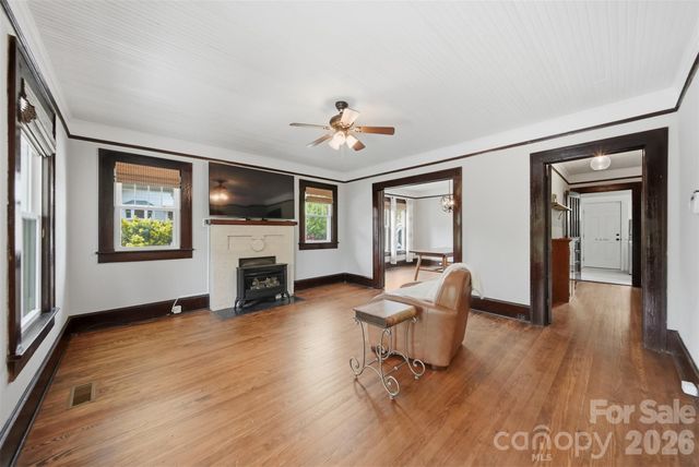 201 East Avenue, Morganton, NC 28655