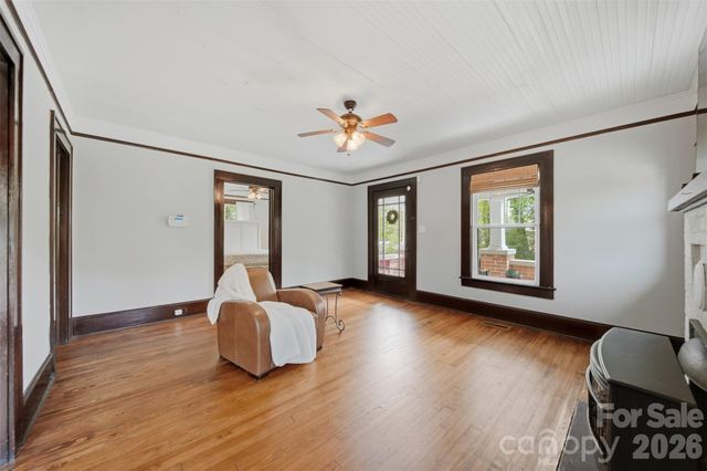 201 East Avenue, Morganton, NC 28655