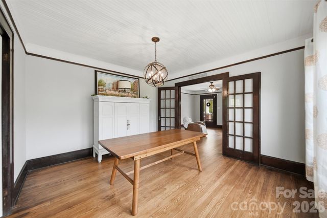 201 East Avenue, Morganton, NC 28655