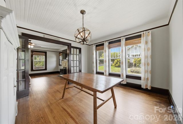 201 East Avenue, Morganton, NC 28655