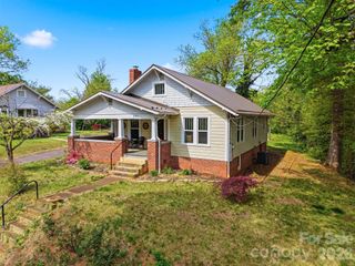 201 East Avenue, Morganton, NC 28655