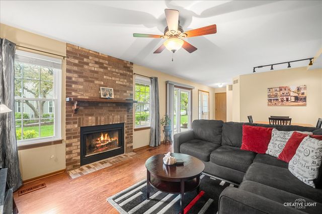 1085 Rockport Drive, Carol Stream, IL 60188