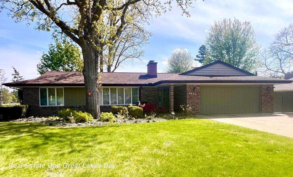 4749 Century Drive, Saginaw Twp, MI 48638