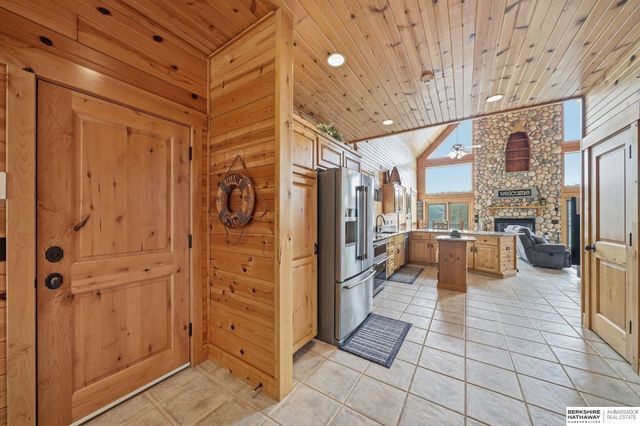 922 Beaver Lake Boulevard, Plattsmouth, NE 68048
