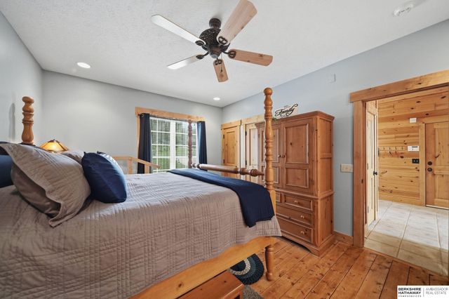 922 Beaver Lake Boulevard, Plattsmouth, NE 68048