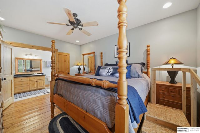 922 Beaver Lake Boulevard, Plattsmouth, NE 68048