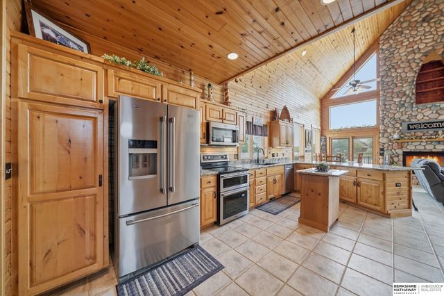 922 Beaver Lake Boulevard, Plattsmouth, NE 68048