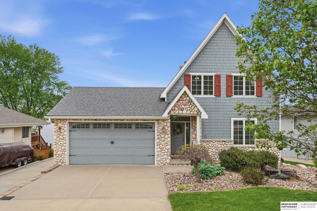 922 Beaver Lake Boulevard, Plattsmouth, NE 68048