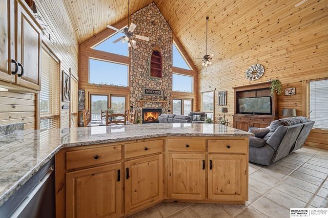 922 Beaver Lake Boulevard, Plattsmouth, NE 68048