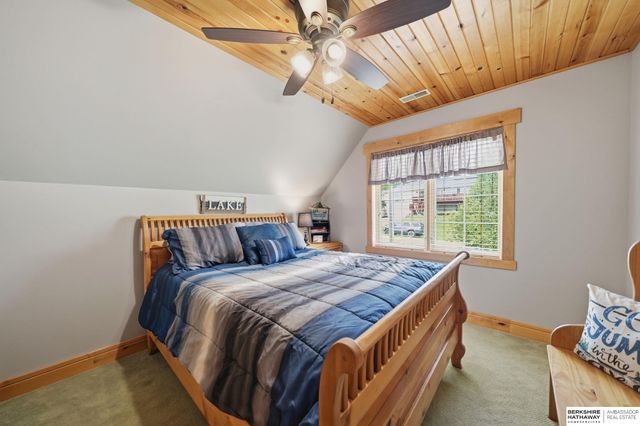 922 Beaver Lake Boulevard, Plattsmouth, NE 68048