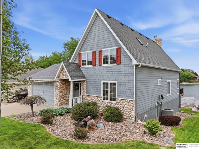 922 Beaver Lake Boulevard, Plattsmouth, NE 68048
