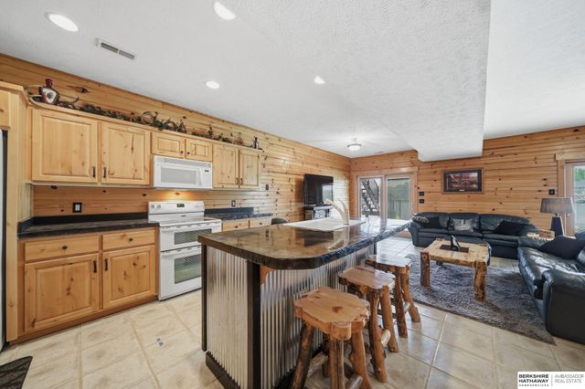 922 Beaver Lake Boulevard, Plattsmouth, NE 68048