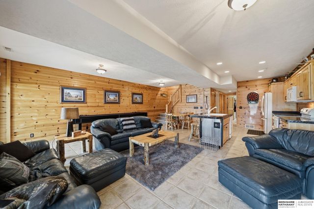922 Beaver Lake Boulevard, Plattsmouth, NE 68048