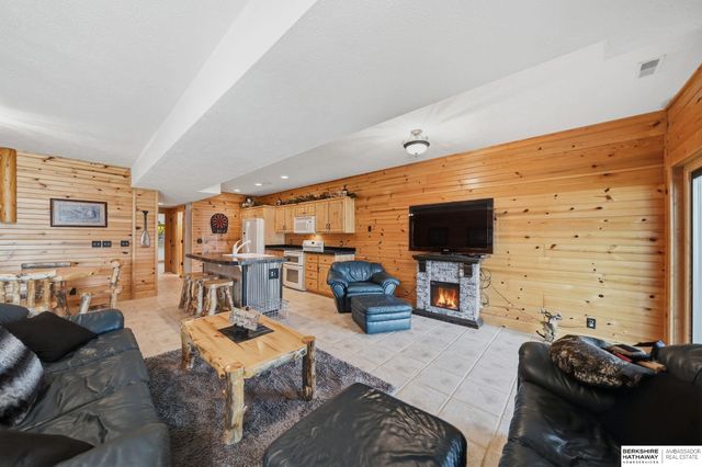 922 Beaver Lake Boulevard, Plattsmouth, NE 68048