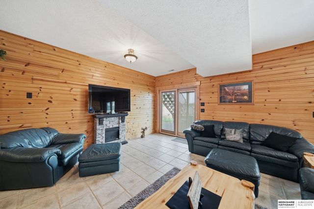 922 Beaver Lake Boulevard, Plattsmouth, NE 68048