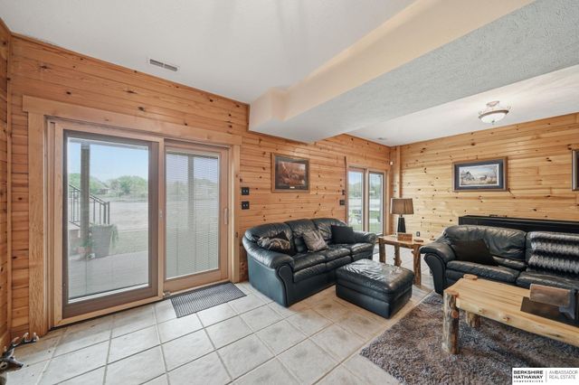 922 Beaver Lake Boulevard, Plattsmouth, NE 68048
