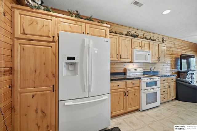 922 Beaver Lake Boulevard, Plattsmouth, NE 68048
