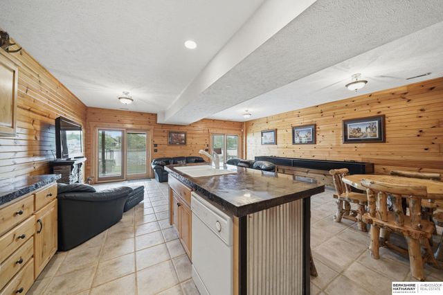 922 Beaver Lake Boulevard, Plattsmouth, NE 68048