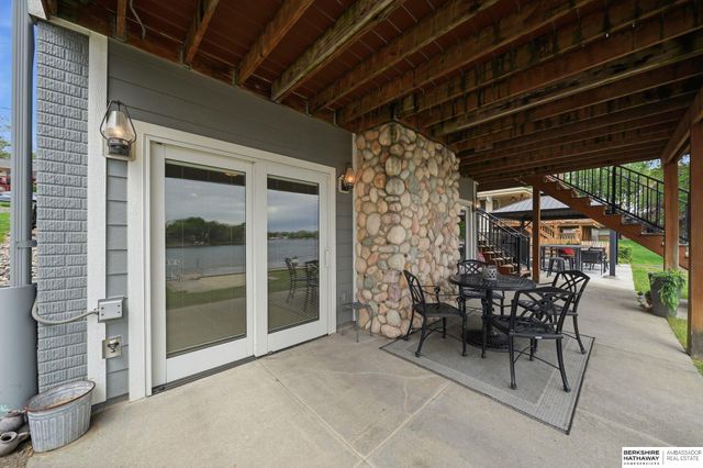922 Beaver Lake Boulevard, Plattsmouth, NE 68048