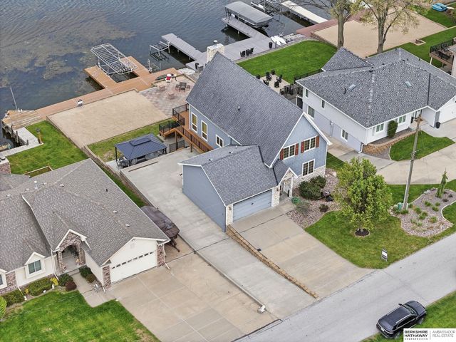 922 Beaver Lake Boulevard, Plattsmouth, NE 68048