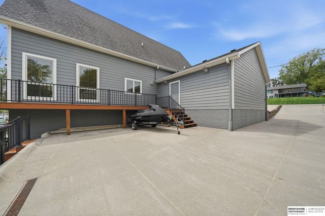 922 Beaver Lake Boulevard, Plattsmouth, NE 68048