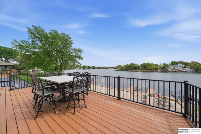 922 Beaver Lake Boulevard, Plattsmouth, NE 68048