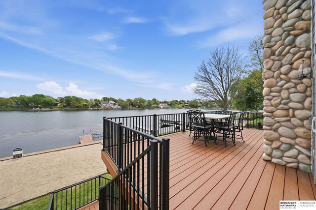 922 Beaver Lake Boulevard, Plattsmouth, NE 68048