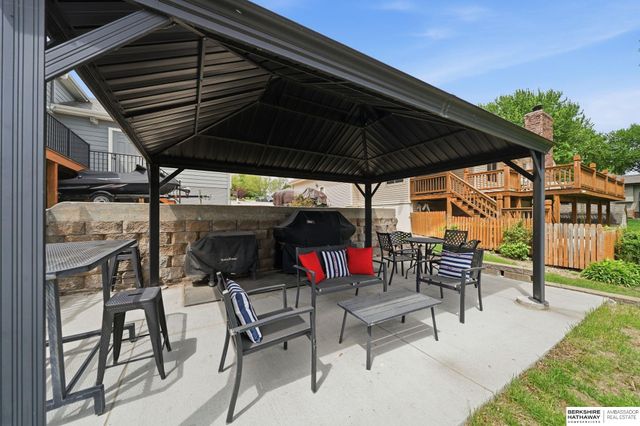 922 Beaver Lake Boulevard, Plattsmouth, NE 68048