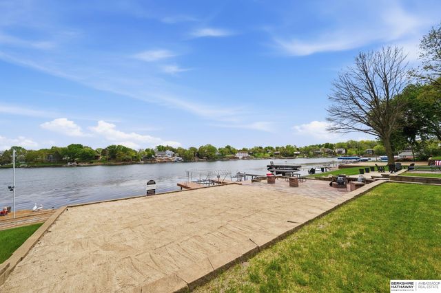 922 Beaver Lake Boulevard, Plattsmouth, NE 68048