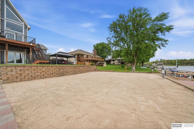 922 Beaver Lake Boulevard, Plattsmouth, NE 68048