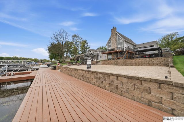 922 Beaver Lake Boulevard, Plattsmouth, NE 68048