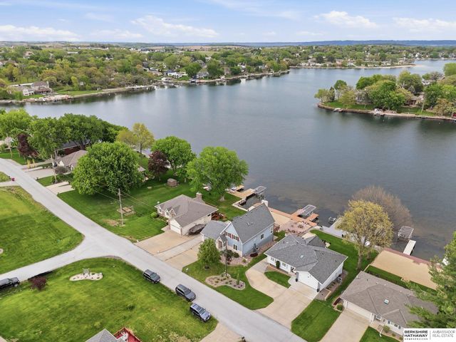 922 Beaver Lake Boulevard, Plattsmouth, NE 68048