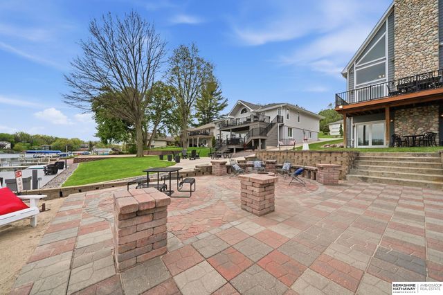 922 Beaver Lake Boulevard, Plattsmouth, NE 68048