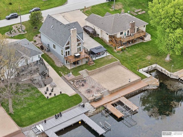 922 Beaver Lake Boulevard, Plattsmouth, NE 68048
